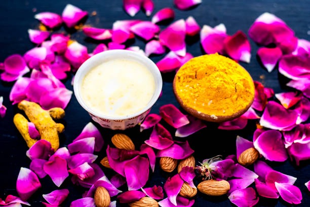 The Role of Ghee and Coconut Oil in Ayurvedic Moisturizers