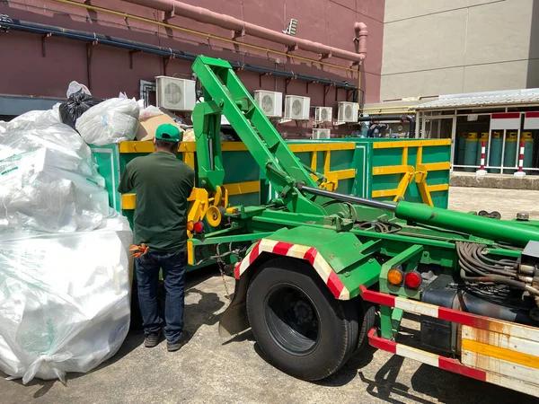 Transform Your Messy Space with Efficient Same-Day Junk Removal Services